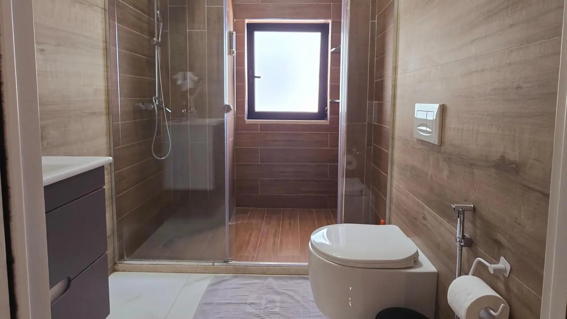 Nova Apartments Qerret K5 골렘